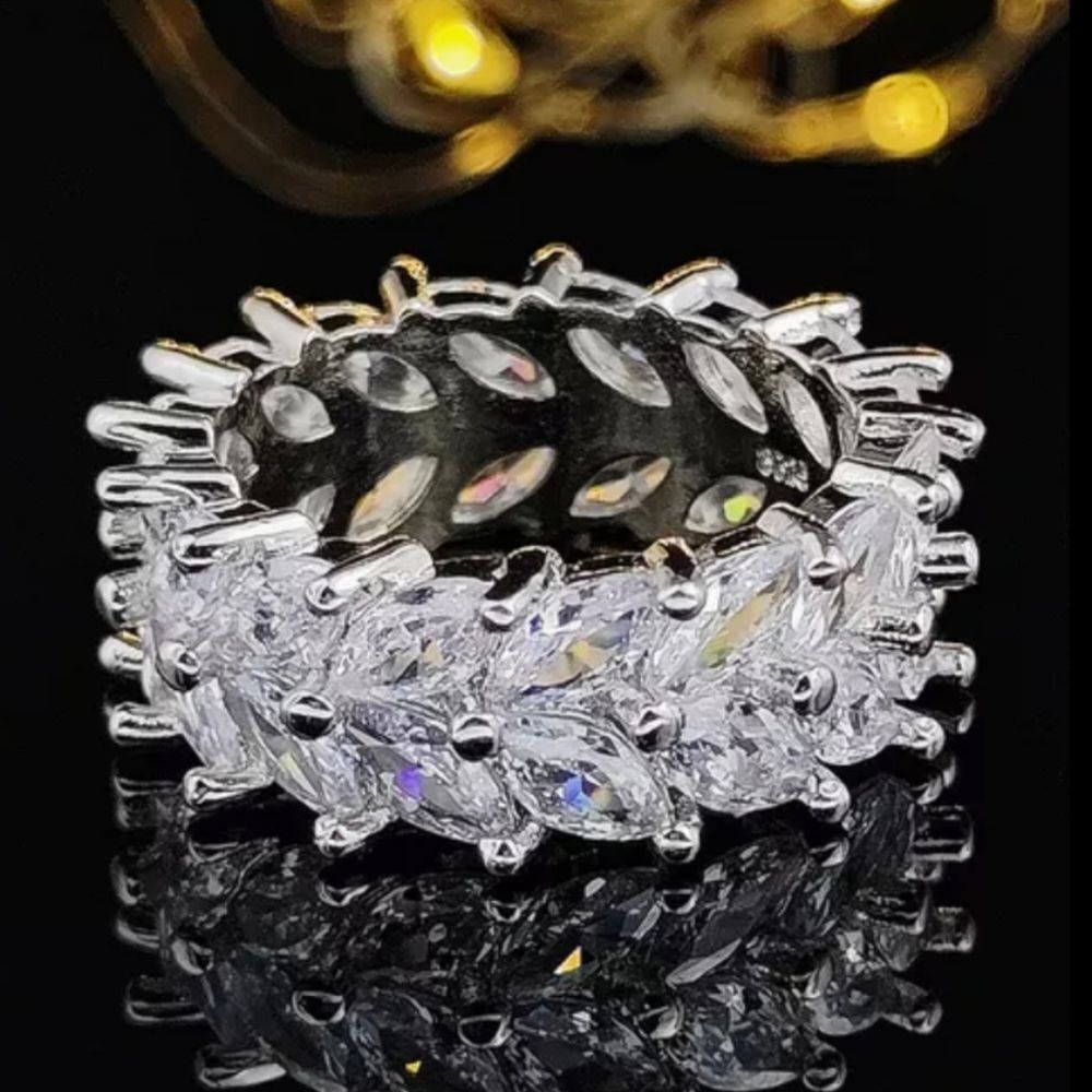 925 Sterling Silver Cubic Zirconia Leafed Ring One Left Size 9 !!!!! Bling
